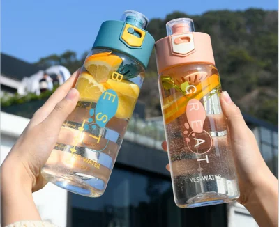 Оптовая продажа, 700 мл, индивидуальная пластиковая спортивная бутылка для заваривания чая, не содержащая BPA, с бутылкой для воды, наполненной фруктами